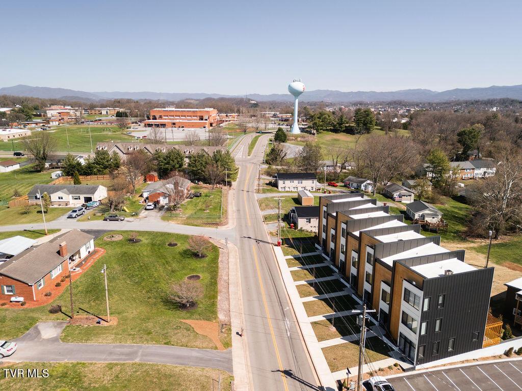 Image 3: EmilyandTylerDrone-5