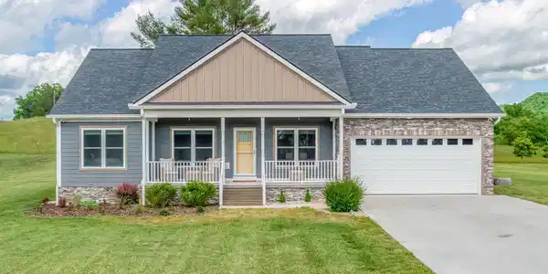 1007 Deerfoot Circle