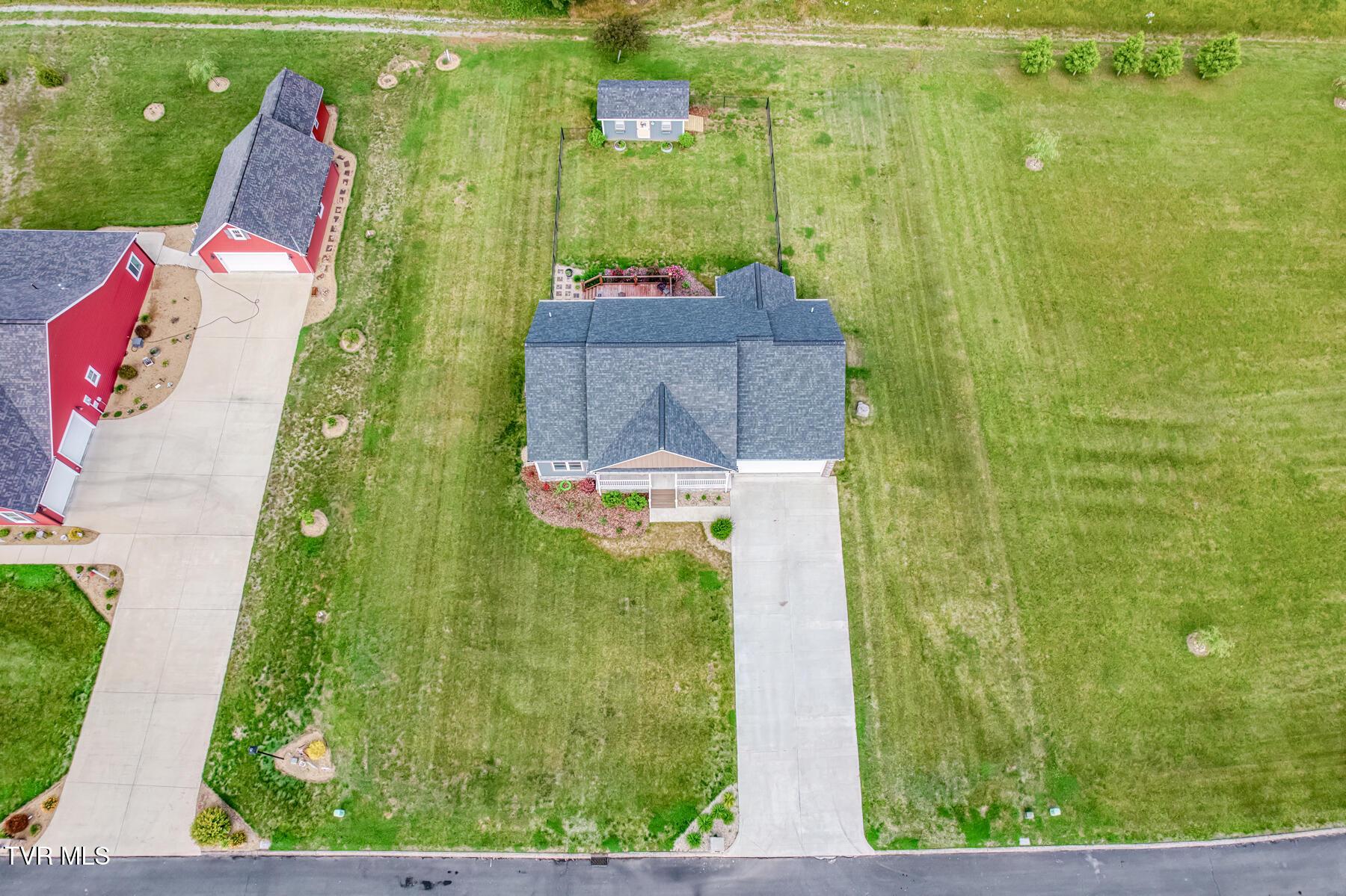 Image 4: 1007 Deerfoot Cir-4