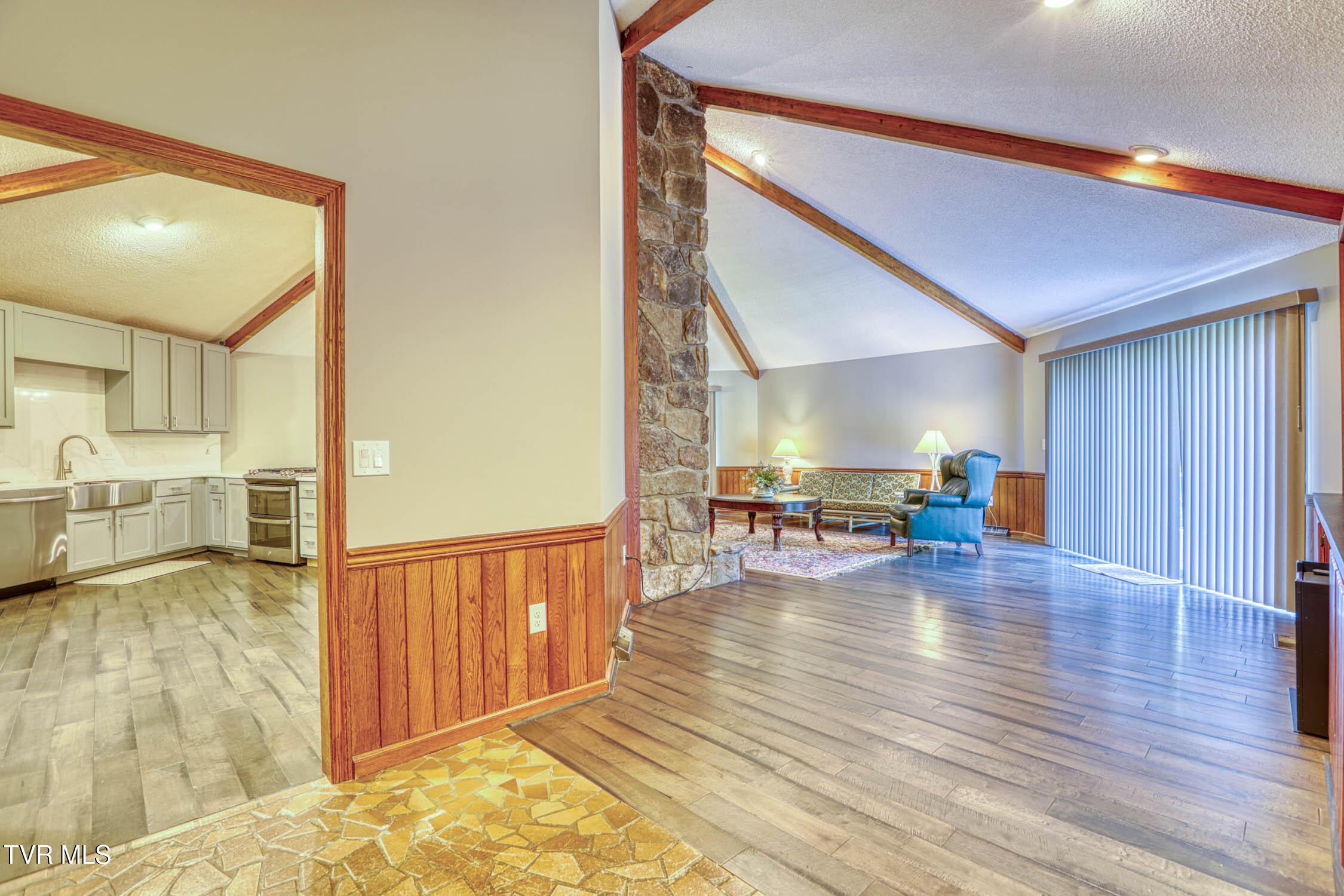 Image 4: 707 Westhills. Rog MLSb (1 of 55)