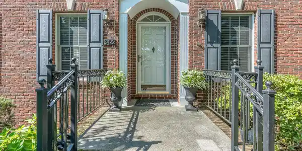 Image 3: 3422 Berkshire Cir-2