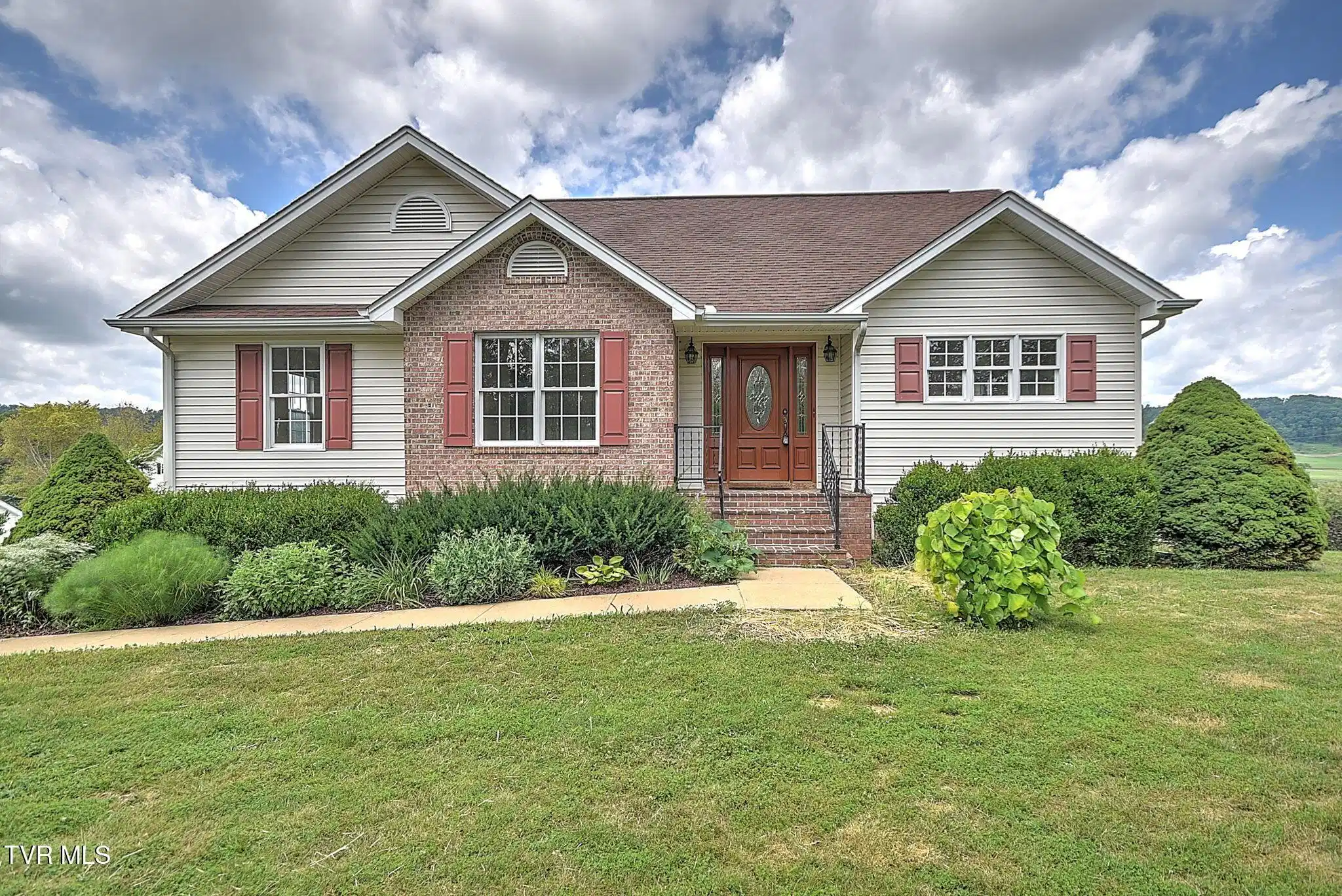 Image 1: 2-web-or-mls-25287 Whiteridge DB-2