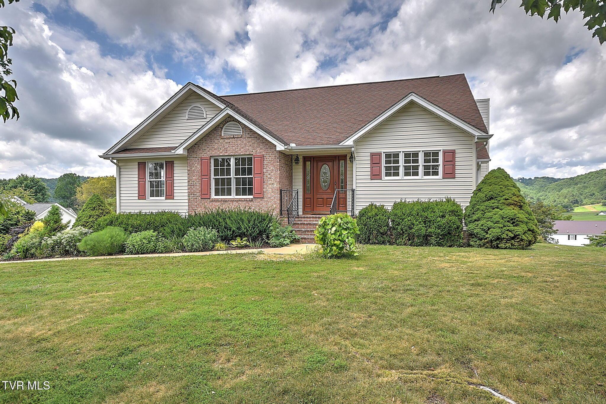 Image 2: 1-web-or-mls-25287 Whiteridge DB