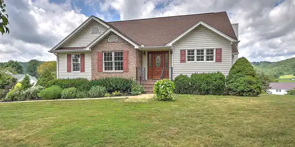 Image 2: 1-web-or-mls-25287 Whiteridge DB