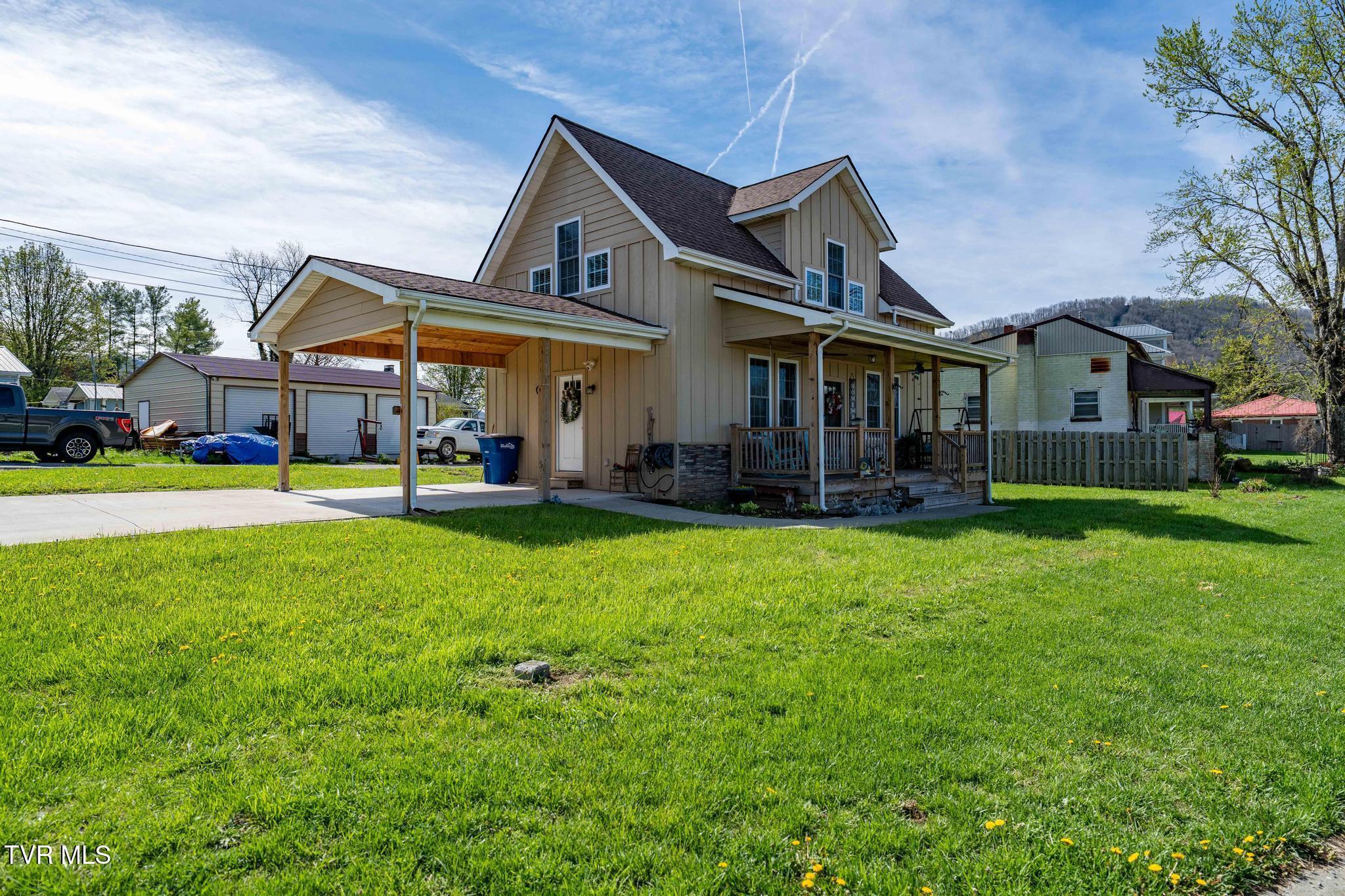 Image 2: 250 N Shady Street, Mtn City, TN (1 of 4