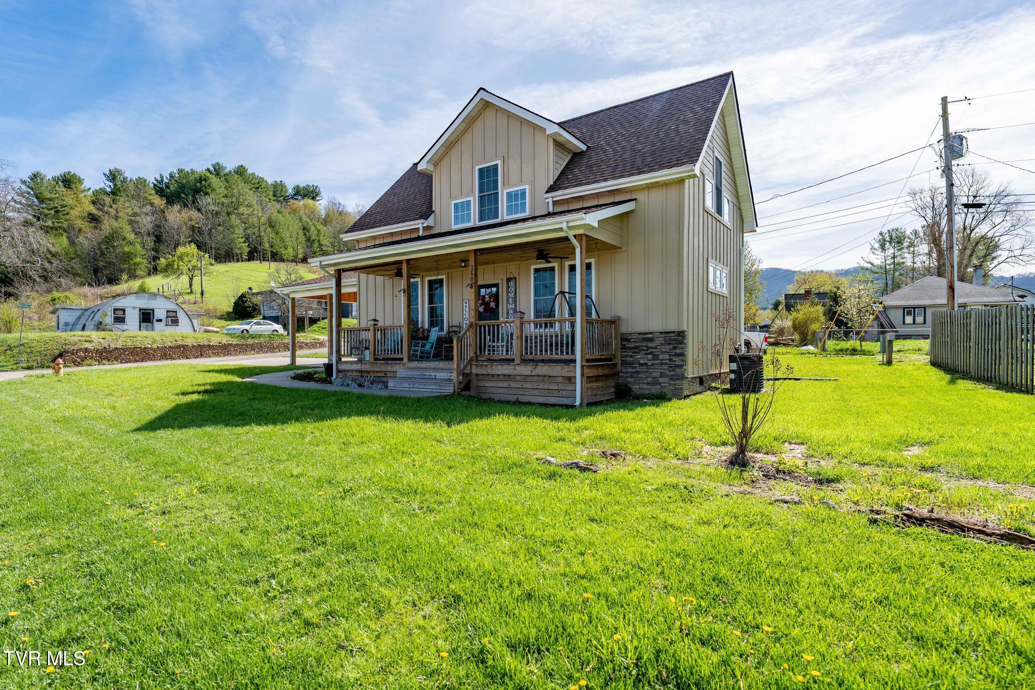 Image 3: 250 N Shady Street, Mtn City, TN (3 of 4