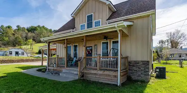 Image 4: 250 N Shady Street, Mtn City, TN (4 of 4