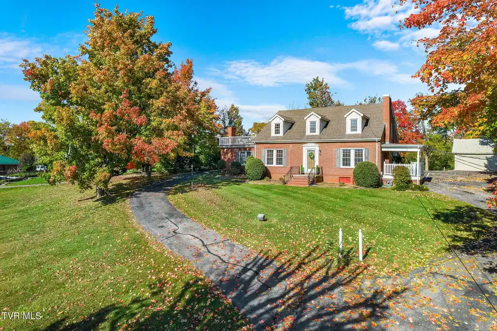 Image 1: 9-web-or-mls-Tusculum 6