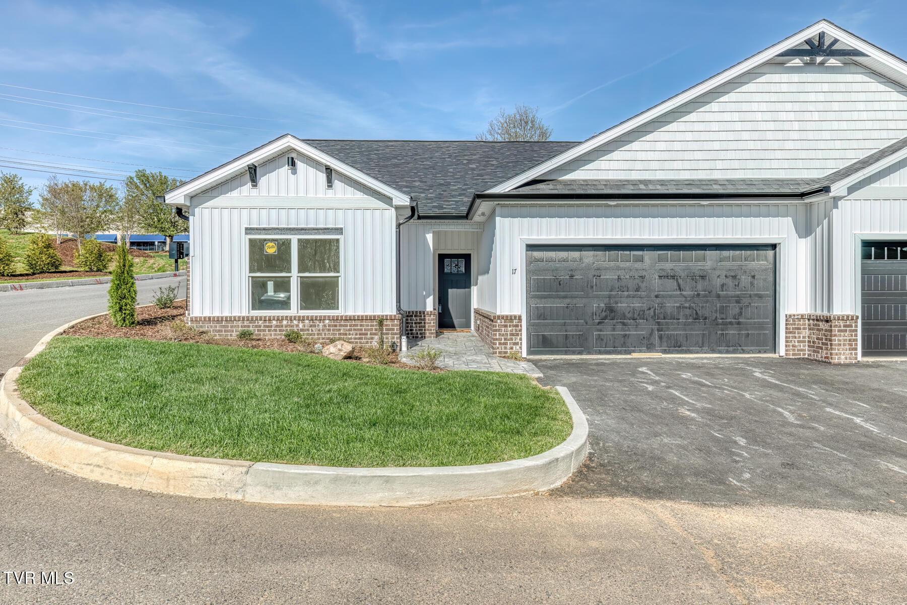 Image 2: 106 Klm Dr., Unit 15-17-5