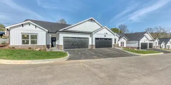 Image 3: 106 Klm Dr., Unit 15-17-6