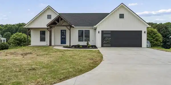 3730 Chuckey Pike