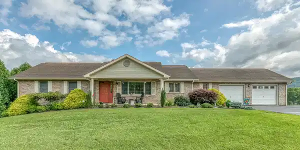 451 Highland Acres