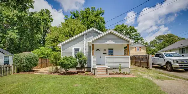 402 University Parkway
