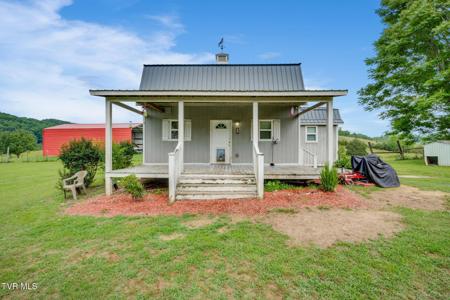 935 Adams Lane