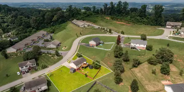 Image 3: 180 Mountain Creek Court (5 of 82)