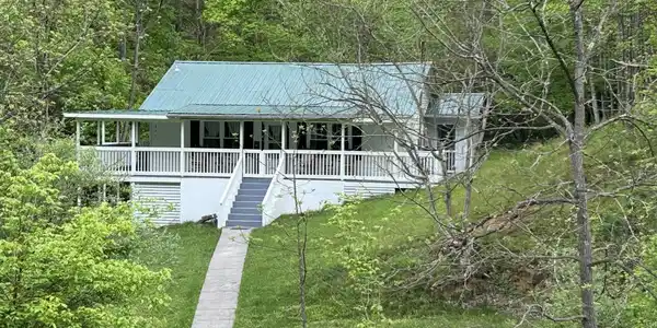 4271 Dickenson Highway