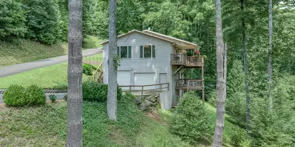 Image 2: 290 Lakeridge Dr-7