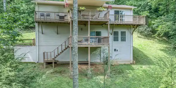 Image 3: 290 Lakeridge Dr-11