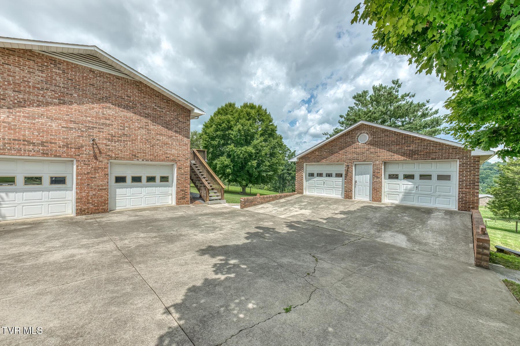 Image 2: 1014 Cedar Hills Dr-42
