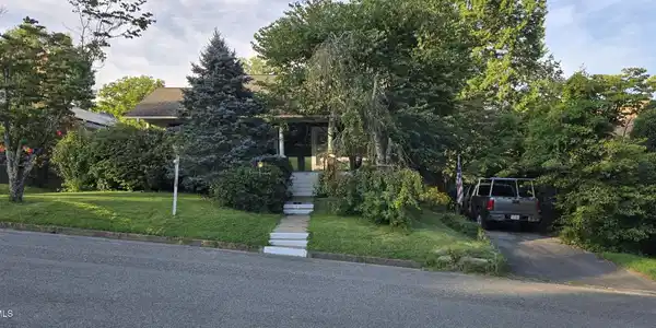 Image 3: 113 1st ave 020