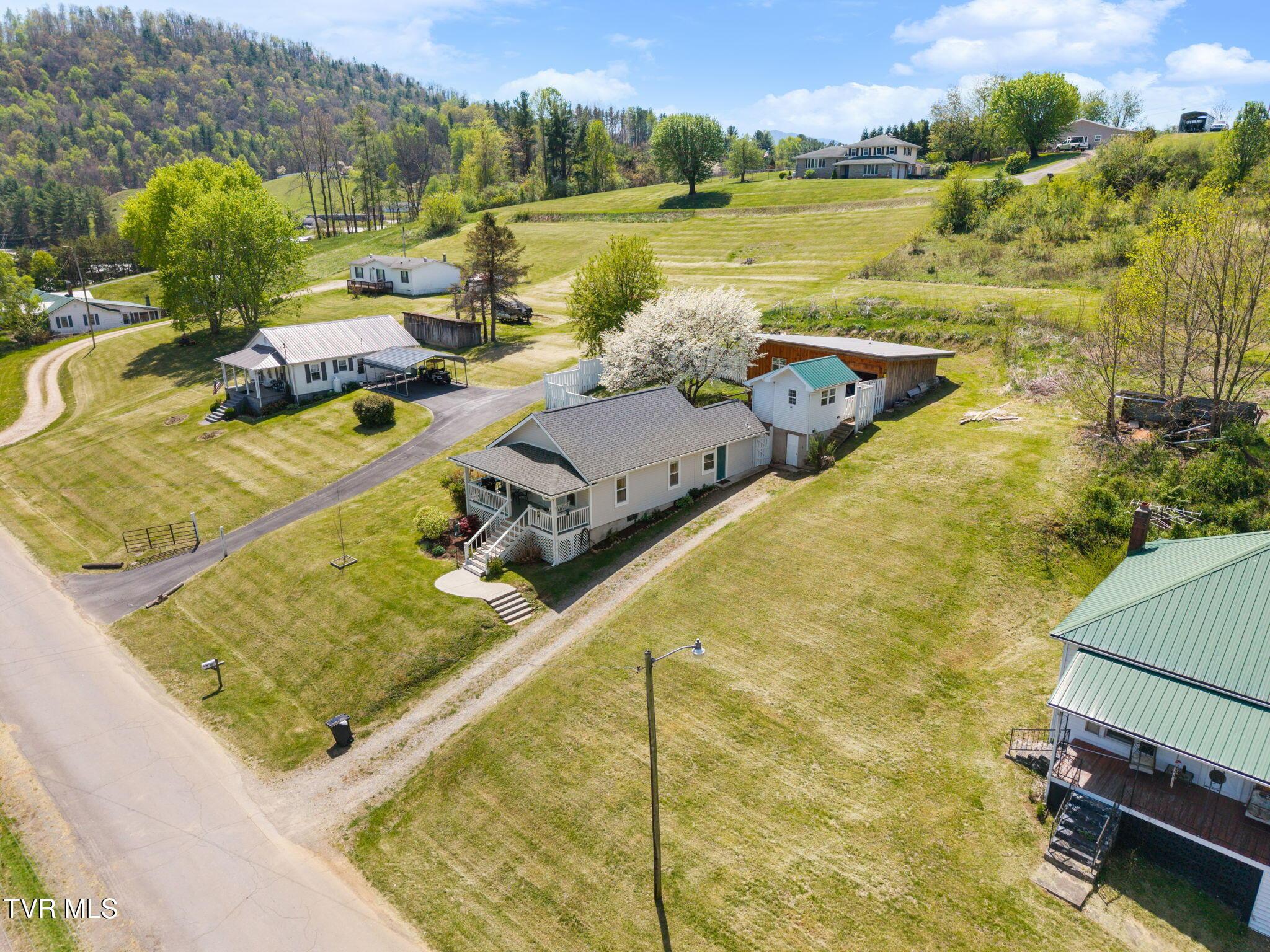 Image 2: 2-web-or-mls-207-main-st