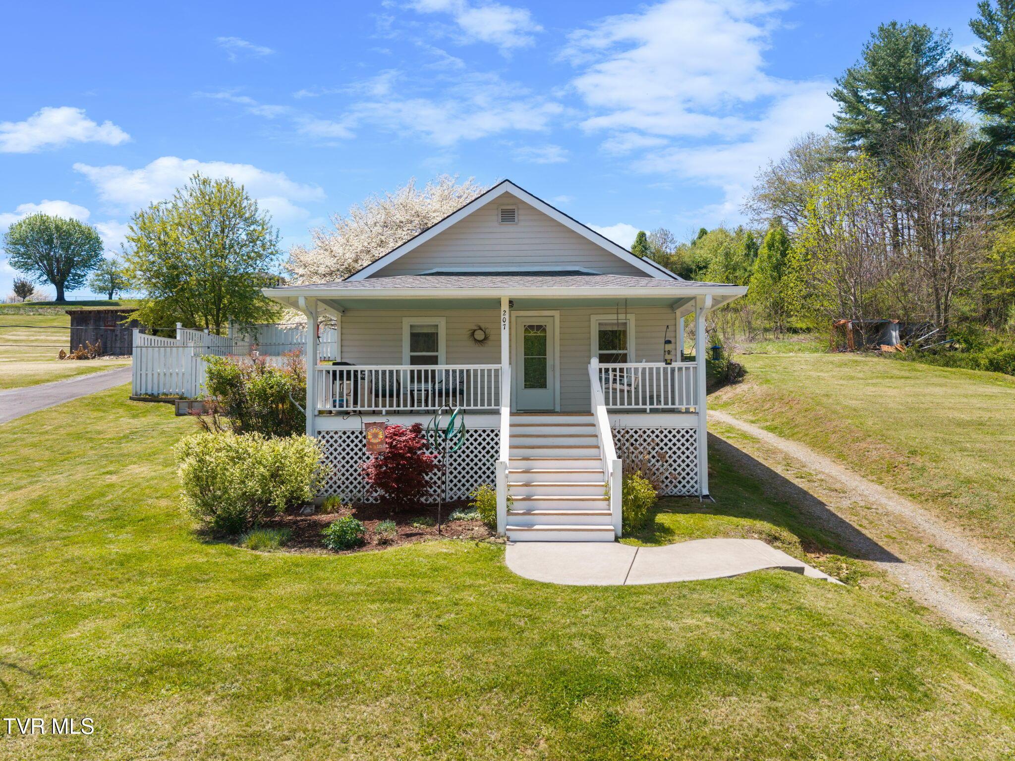 Image 4: 11-web-or-mls-207-main-st