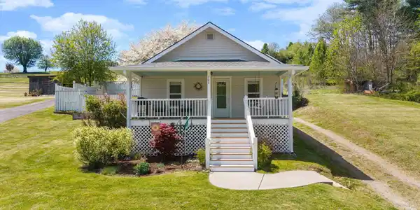Image 4: 11-web-or-mls-207-main-st