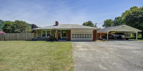 910 North Elm Avenue