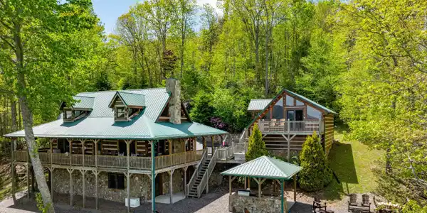 1527 Stone Mountain Road