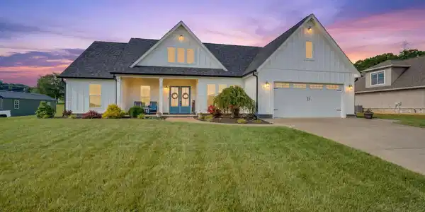 2137 Cattlemans Trail