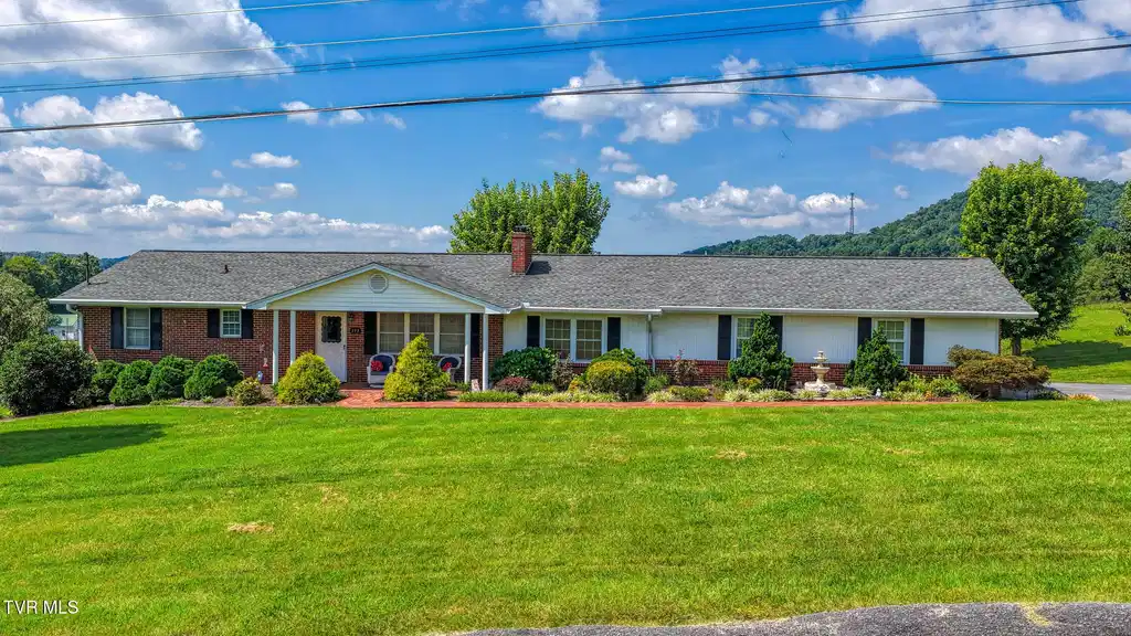 Image 1: 113 Price Heights. Rog MLSa (1 of 35)