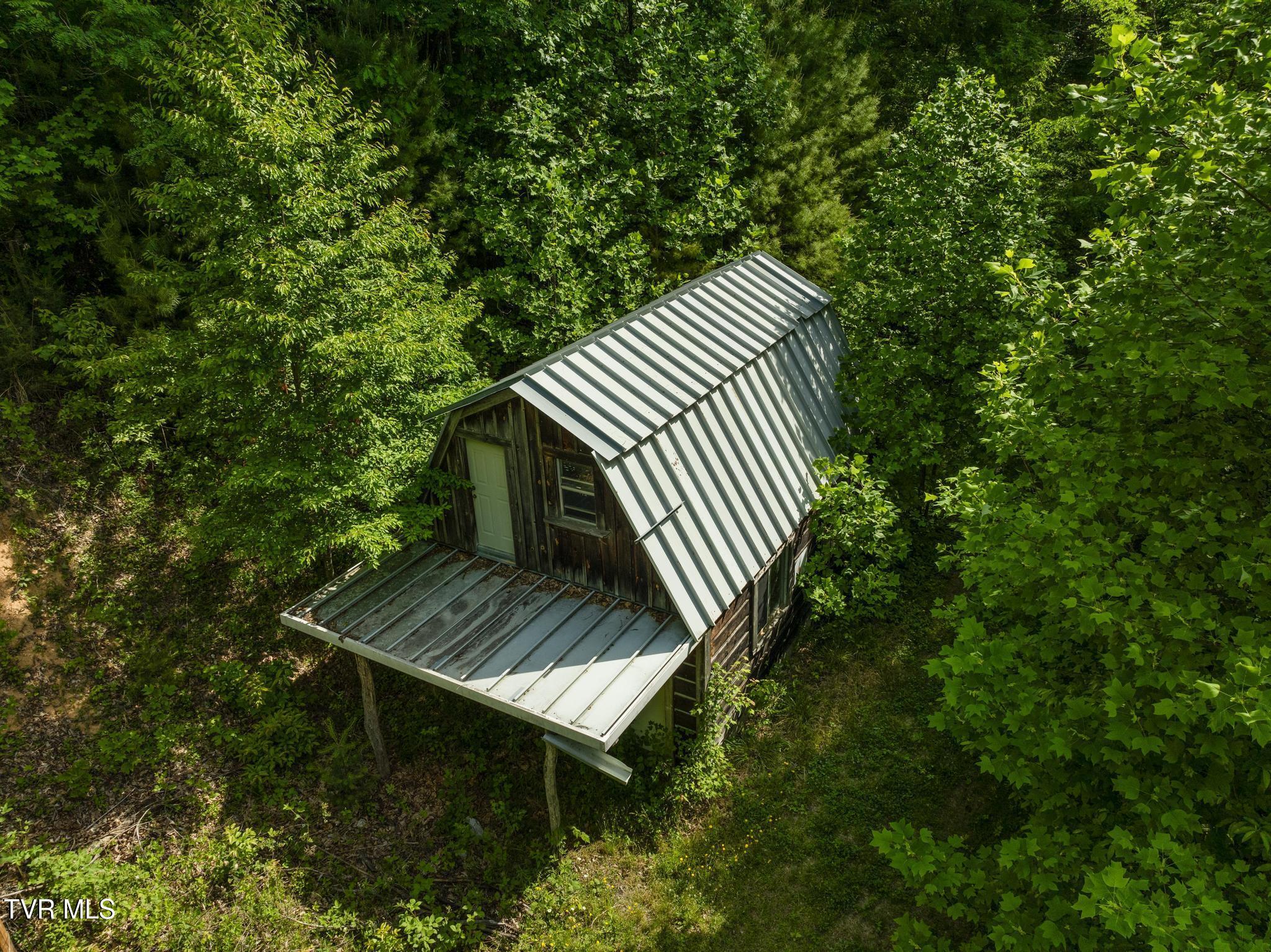 Image 4: Building on property