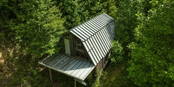 Image 4: Building on property