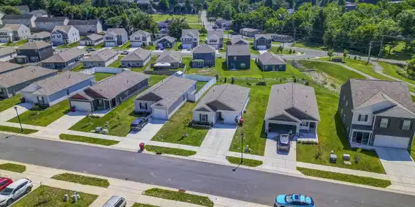 Image 3: 389 Arrowhead Drive (3)