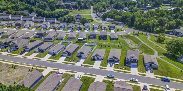 Image 4: 389 Arrowhead Drive (4)