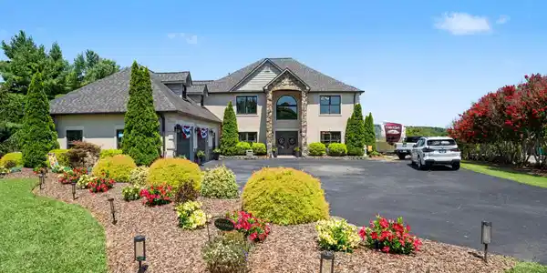 Image 2: 9-web-or-mls-134-country-acres-dr