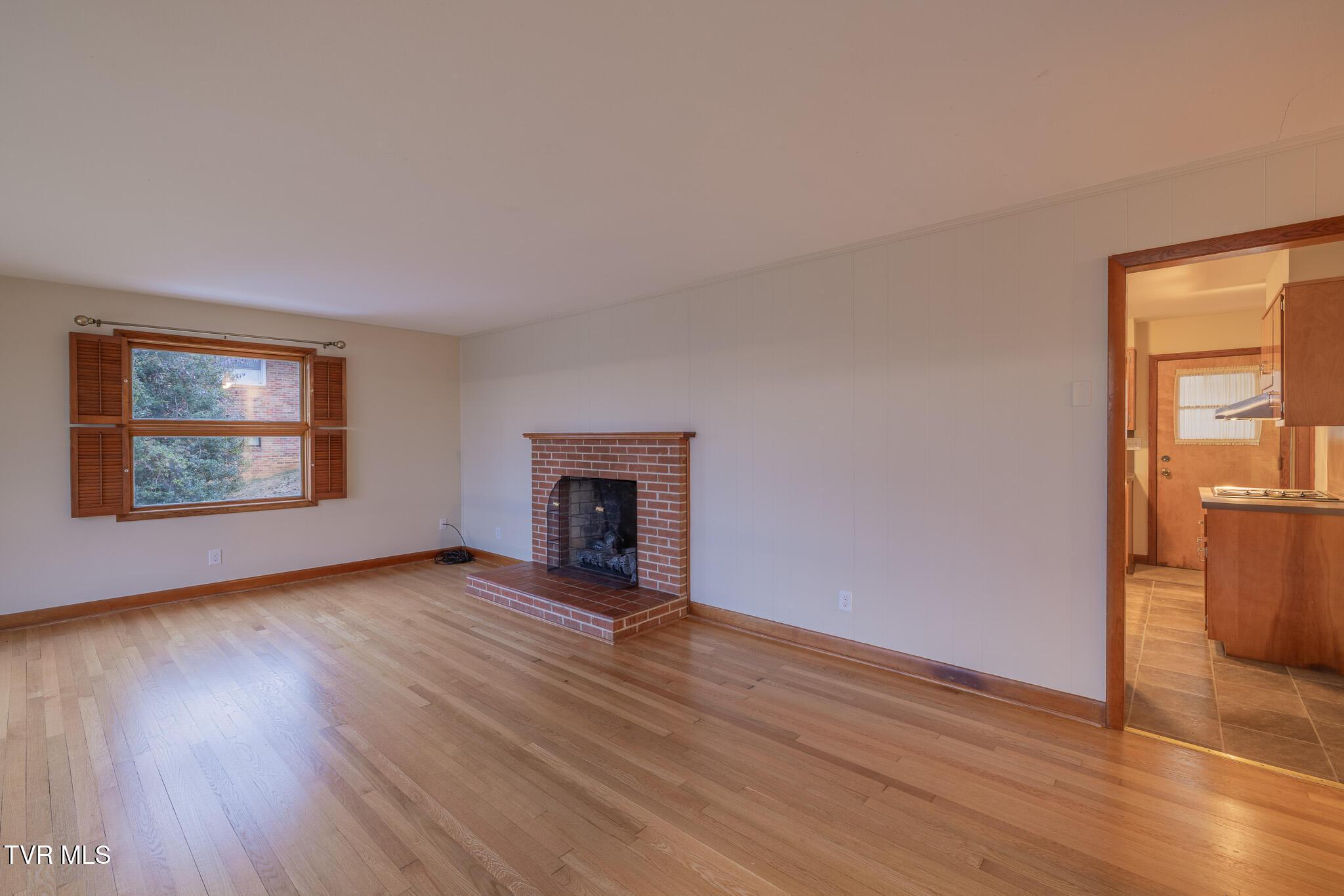 Image 2: 1R9A1860-HDR