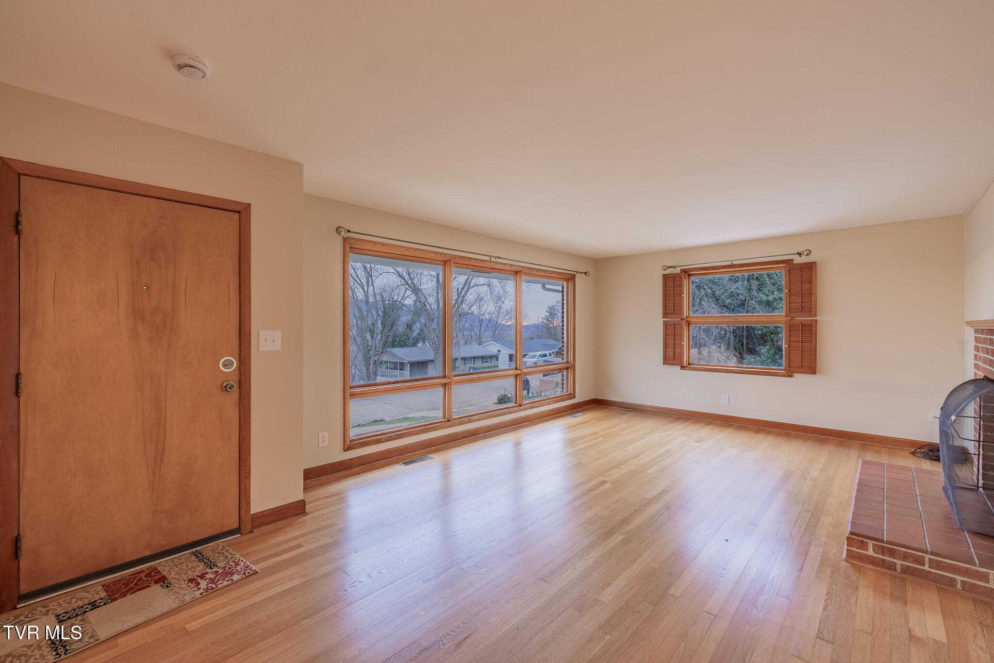 Image 3: 1R9A1863-HDR