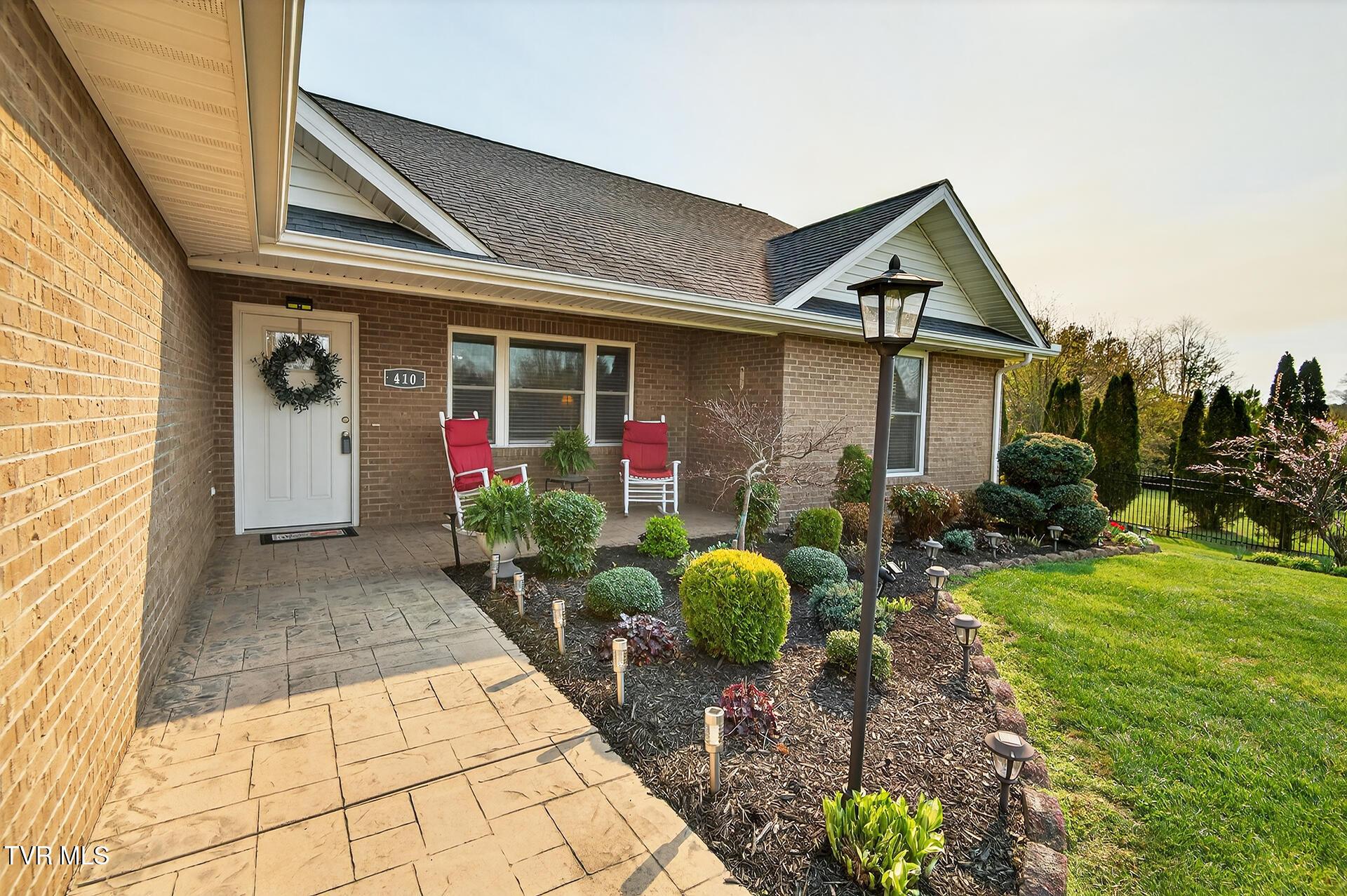 Image 4: D-Neas-410-Garden-Meadow-Exterior-8152