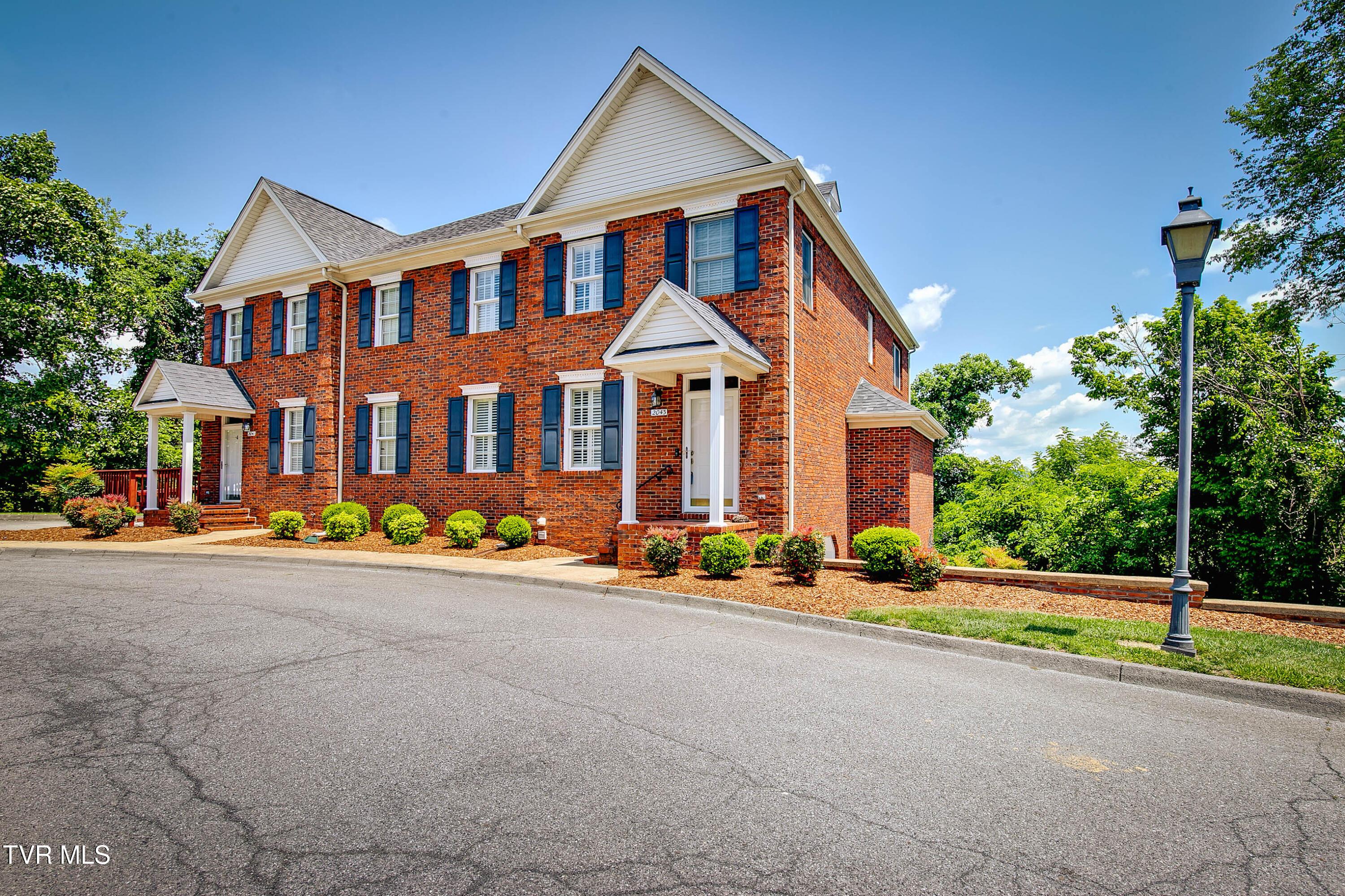 Image 2: 2043 W Manor Ct -3