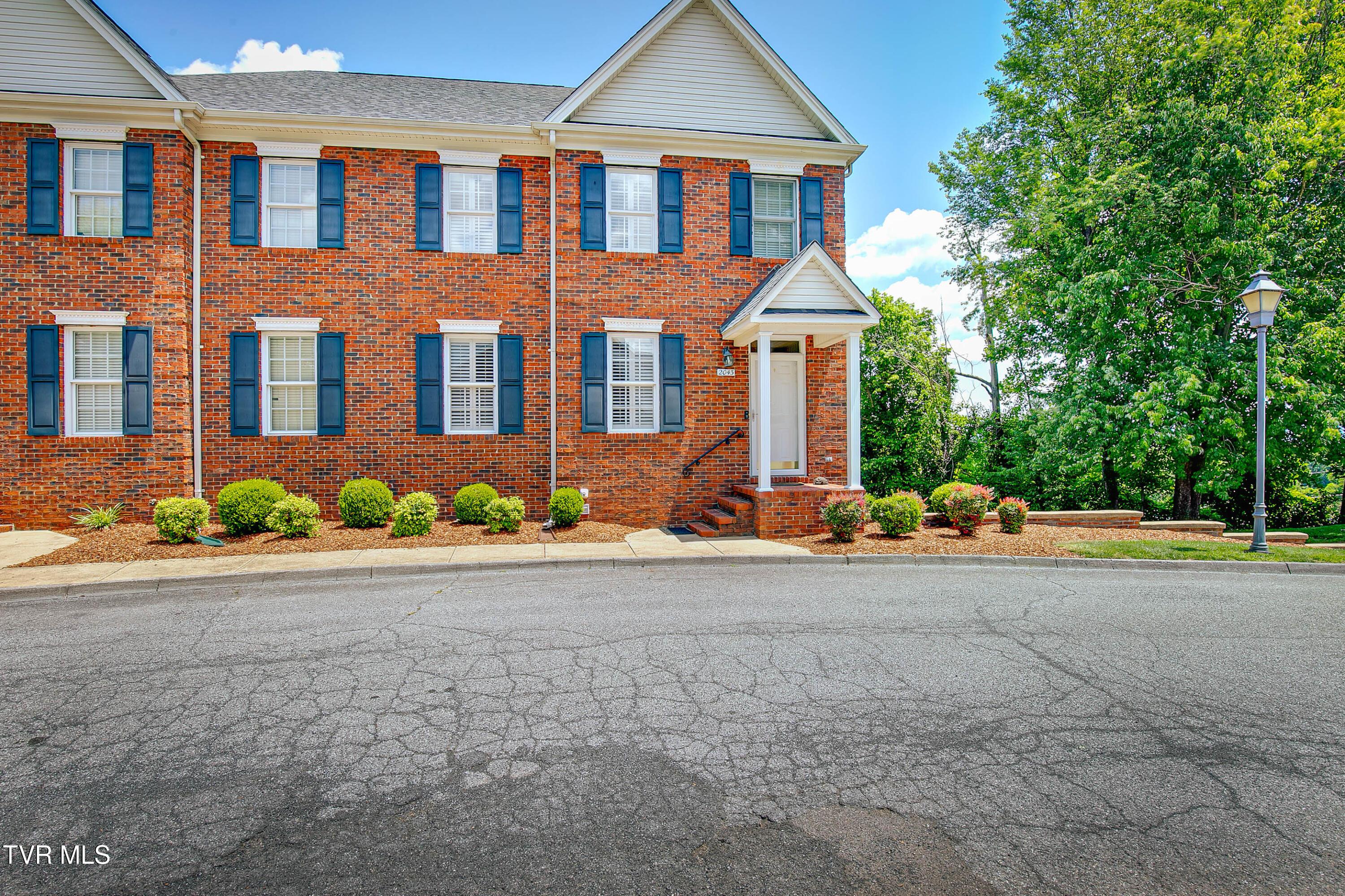 Image 3: 2043 W Manor Ct -2