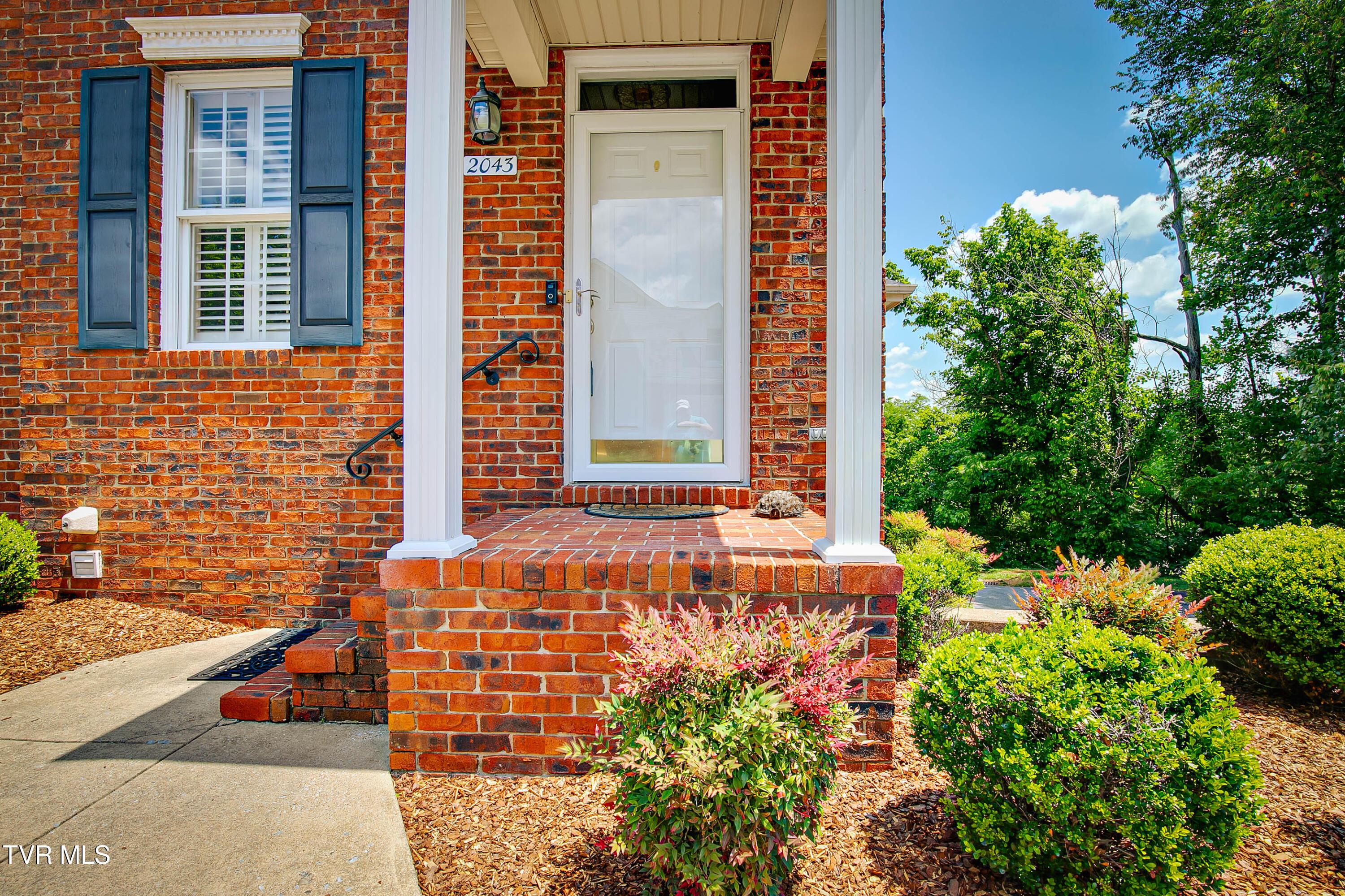 Image 4: 2043 W Manor Ct -4