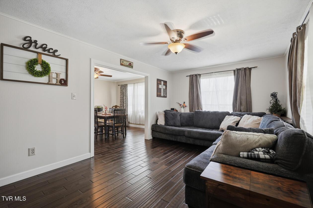 Image 4: 9_308 grant ave ne-20