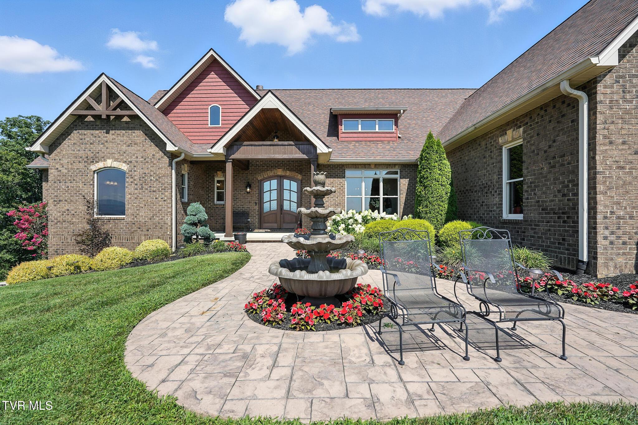 Image 3: courtyard