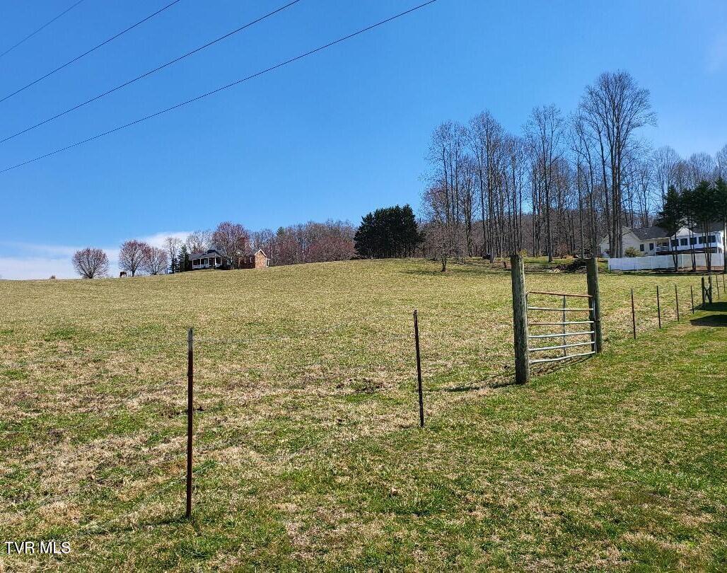 Image 2: 3 acres 1