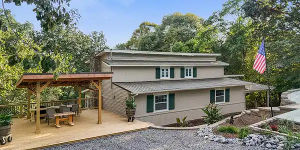 1068 Mimosa Drive