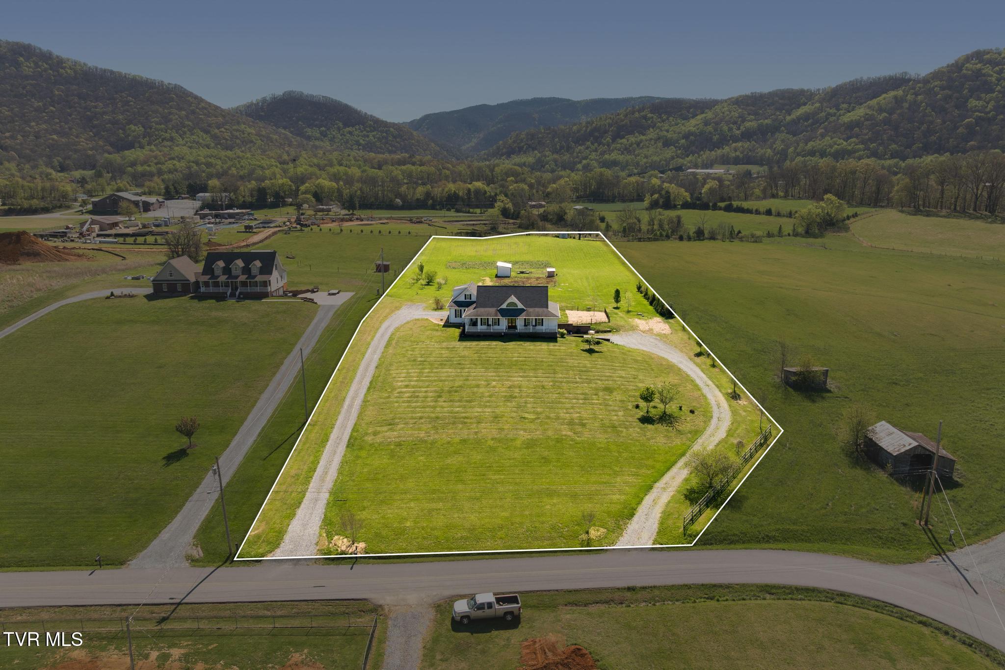 Image 3: Home with 5 acres