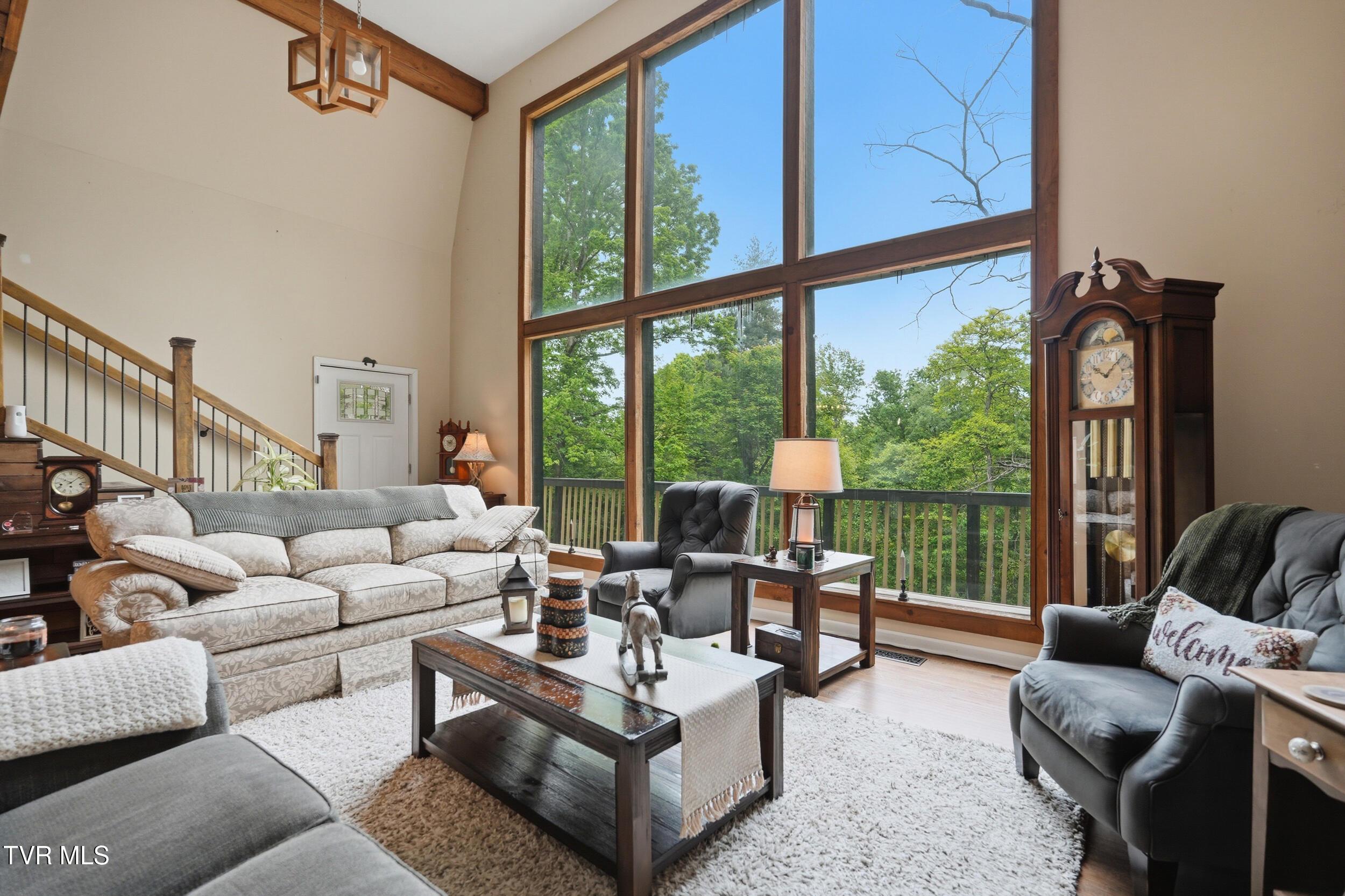 Image 2: GREAT ROOM