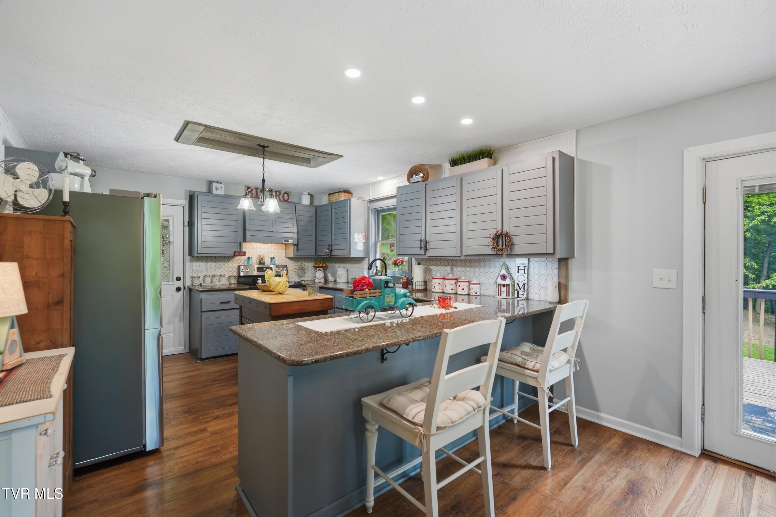 Image 4: UPDATED KITCHEN