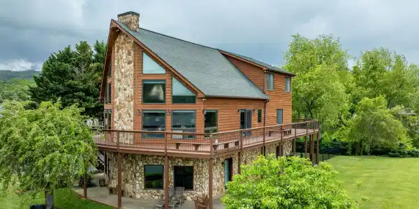 589 Harbor Point Road